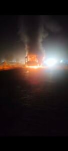 चलती बस मे लगी आग, पूरी बस हुई राख, सभी ने कूदकर बचाई जान