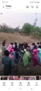 दशहरे के दिन देवी मंदिर के बाहर बवाल,घोघरा में दो पक्षों के बीच जमकर मारपीट, वीडियो वायरल