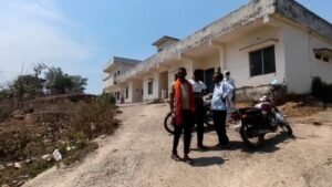 तेज रफ्तार बाइक बनी मौत का कारण, 70 वर्षीय महिला को गांव के ही 17 वर्षीय किशोर ने मारी टक्कर, इलाज के दौरान रास्ते में तोड़ा दम