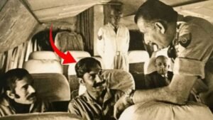 जब दुश्मन भी बने सम्मान के हकदार” 1971 युद्ध के बाद विमान में Sam Manekshaw और पाकिस्तानी पायलटों की ऐतिहासिक मुलाकात