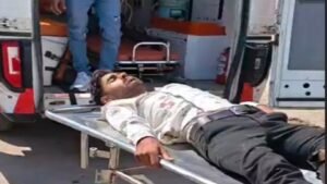 कारूभारत में आमने-सामने भिड़ीं दो बाइकें,4 घायल, 2 की हालत गंभीर