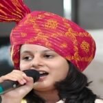 मंच की चमक के साथ पढ़ाई में भी दम, लोक गायिका मान्या पाण्डेय ने 92% अंक लाकर रचा इतिहास