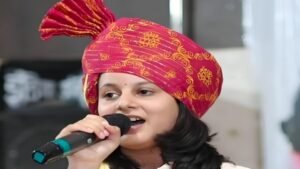 मंच की चमक के साथ पढ़ाई में भी दम, लोक गायिका मान्या पाण्डेय ने 92% अंक लाकर रचा इतिहास