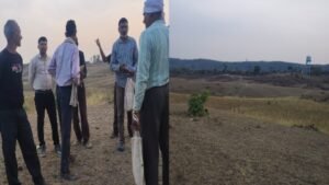 चोभरा में 25 एकड़ शासकीय जमीन पर घमासान,फर्जीवाड़े के आरोप, बिक्री की कहानी और फसल को लेकर आमने-सामने आए पक्ष