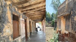 Sidhi news:3 वर्षों से अधूरा पड़ा है आजीविका भवन का निर्माण कार्य