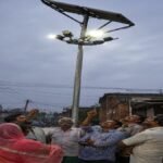 सिहावल में सोलर स्ट्रीट लाइट योजना पर उठे सवाल, लाखों खर्च के बावजूद कई लाइटें बंद...