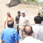 अकौरी में सांसद डॉ. राजेश मिश्रा का सख्त रुख,खराब हैंडपंपों पर तुरंत कार्रवाई