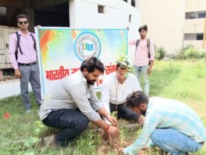 पर्यावरण संरक्षण के लिए मैदान में उतरी एनएसयूआई, विक्रांत सिंह परिहार के नेतृत्व में सीधी में वृक्षारोपण