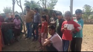 6 साल के बेटे को जिम्मेदारी सौपकर एक मां ने तोड़ा दम,बच्चों ने दी मुखाग्नि,गरीबी और हालात ने छीनी जिंदगी