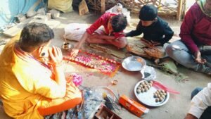 6साल के बेटे को जिम्मेदारी सौपकर एक मां ने तोड़ा दम,बच्चों ने दी मुखाग्नि,गरीबी और हालात ने छीनी जिंदगी