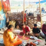 6 साल के बेटे ने दी मां को मुखाग्नि, गांव के लोगों ने निभाया फर्ज, प्रयागराज में हुआ पूरा क्रियाकर्म