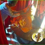 जूता उतारकर माथा टेका, भगवान के चरण स्पर्श कर चुरा ले गया मुकुट,सीधी में आस्था के नाम पर हैरान कर देने वाली चोरी