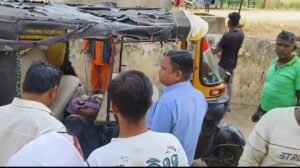 सीधी में बारात से लौट रही पिकअप बनी मौत का कारण, पलटने से 1 की मौत, 20–25 घायल, पहचान में जुटी पुलिस