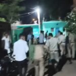 शादी की खुशियां बनीं हंगामा: हुड़दंग रोकने पहुंची पुलिस से भिड़े बाराती, पथराव और मारपीट का आरोप