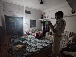 Sidhi news:सुने घर का ताला तोड़ लाखों की चोरी, सोना-चांदी,नकदी और साड़ी लेकर फरार हुए अज्ञात चोर