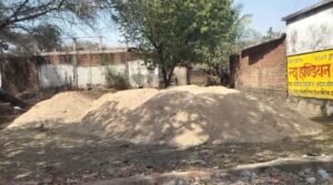 अवैध रेत पर प्रशासन का शिकंजा, 120 घन मीटर जब्त,5 और ठिकाने रडार पर