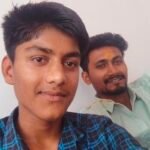 न घर पक्का, न जेब में पैसे पर फिर भी बेटे ने कर दिखाया कमाल, बस से गया कलेक्टर से मिलने टॉपर अभय