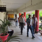 जिंदा लोग खुद साबित कर रहे हैं कि वे जिंदा हैं, कागजों में मौत बांट रहा पंचायत सचिव