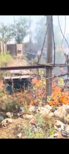 धमाके के साथ धधका ट्रांसफॉर्मर,सेमरिया में भीषण आग से हड़कंप, बिजली विभाग नदारद,ग्रामीणों ने खुद संभाली कमान