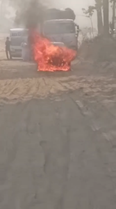 चलते वाहन में लगी भीषण आग, चालक की सूझबूझ से बड़ा हादसा टला