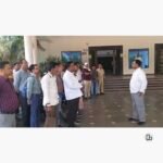 सुबह-सुबह एक्शन में कलेक्टर सूर्यवंशी,लेट-लतीफ कर्मचारियों पर सख्त रुख, वेतन कटौती की चेतावनी