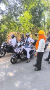 पेट्रोल बचाने निकले विधायक, लेकिन जर्जर सड़क पर क्यों है खामोश 