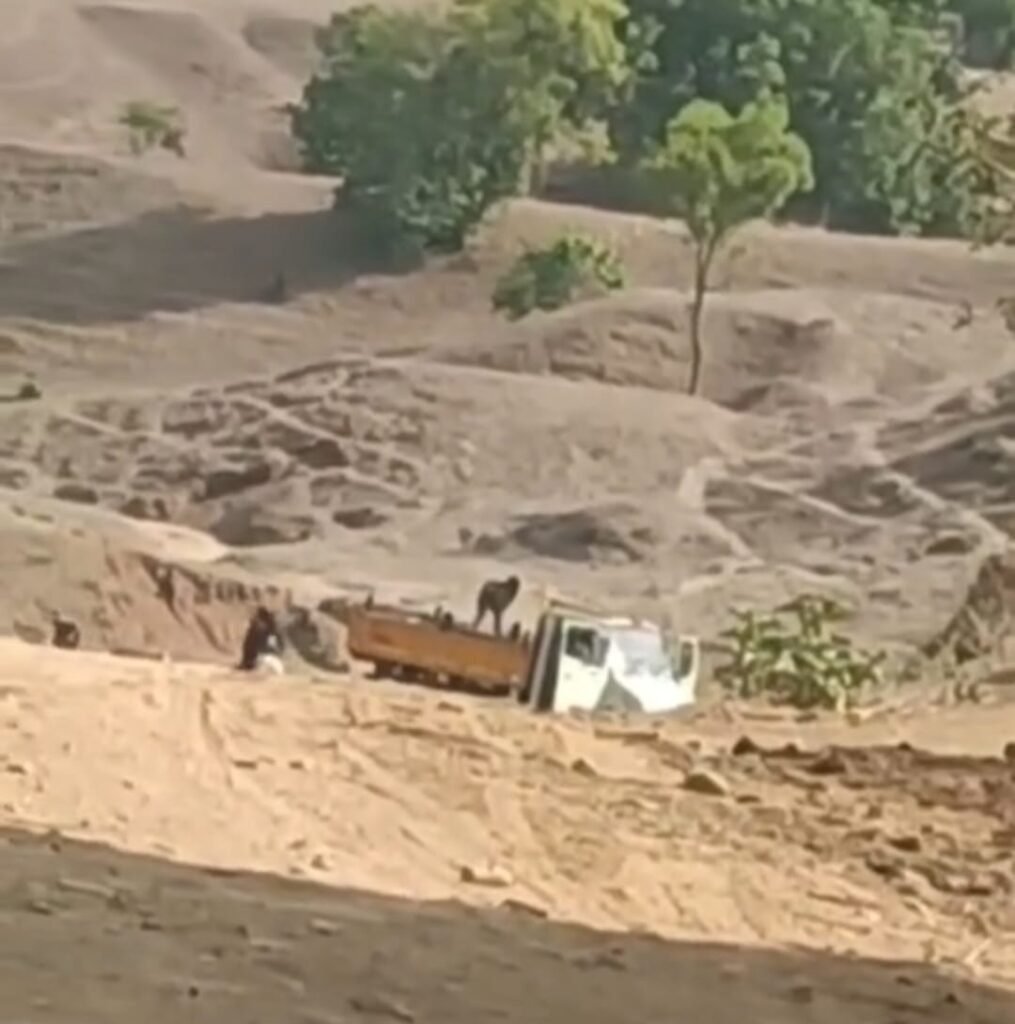 सीधी में ‘जीरो टॉलरेंस’ की पोल? हनुमानगढ़ में अवैध उत्खनन पर सियासी घमासान 5 IMG 20260502 WA0003 News E 7 Live