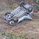तेज रफ्तार का कहर,सोन नदी पुल के पास अनियंत्रित कार पलटी, युवक घायल