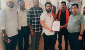जिला अस्पताल सीधी की सुरक्षा व्यवस्था पर शिवसेना ने उठाए गंभीर सवाल, कलेक्टर को सौंपा ज्ञापन