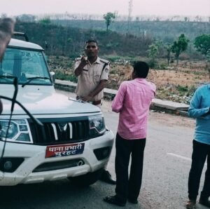 चुरहट में यातायात चेकिंग पर उठे सवाल,युवकों ने लगाया शराब के नशे में चालानी कार्रवाई का आरोप