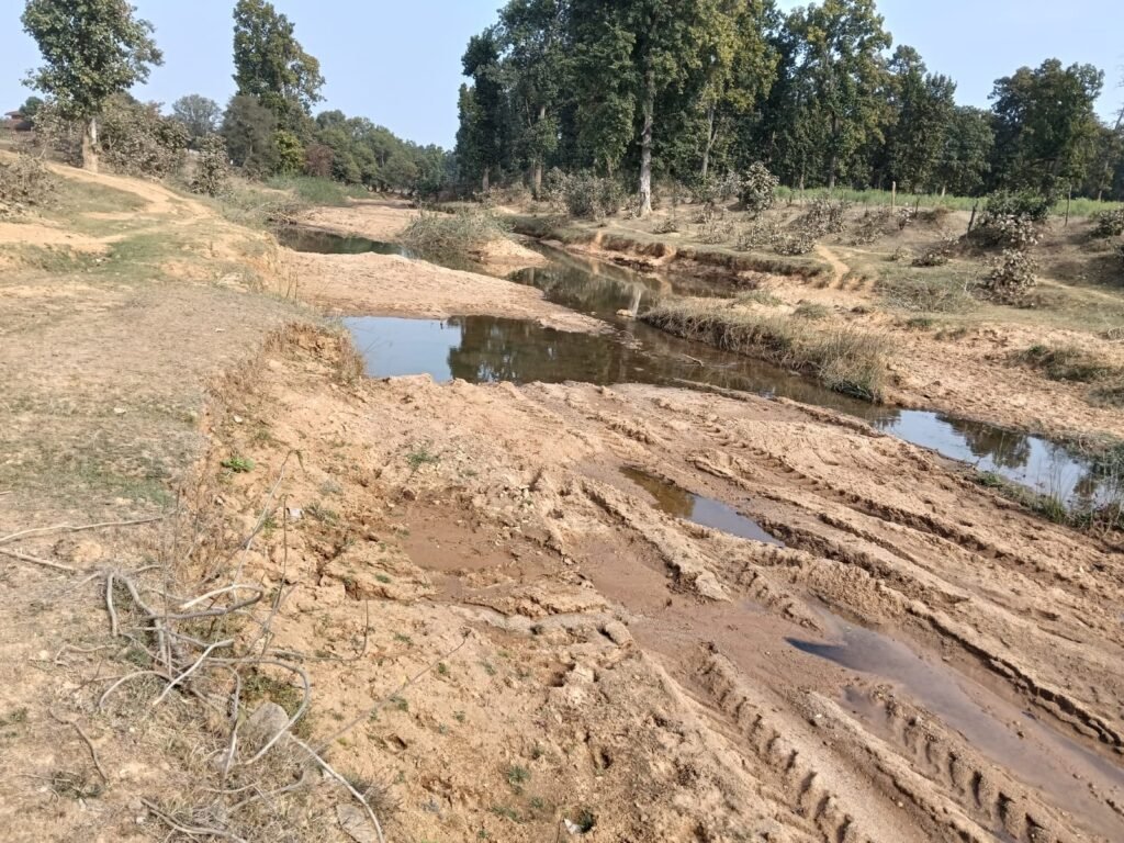 वन क्षेत्र से जारी है रेत का अवैध कारोबार,रेंजर,डिप्टी व विभाग सवालों के घेरे में 3 IMG 20260515 WA0001 News E 7 Live