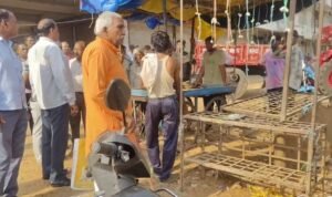बाजार में चला अतिक्रमण हटाओ अभियान, कई दुकानों पर चलेगा बुलडोजर