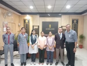सीबीएसई में उत्कृष्ट प्रदर्शन करने वाले विद्यार्थियों का कलेक्टर ने किया सम्मान 