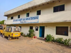 स्कूल की आड़ में नशे का काला कारोबार! 208 शीशी नशीली कफ सिरप और आल्टो कार के साथ स्कूल डायरेक्टर गिरफ्तार