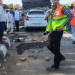 शादी से लौट रहे थे कार सवार हुई मौत,गाड़ी को काटकर निकाला बाहर
