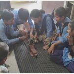 पढ़ाई के साथ साथ बच्चों को दिया रहा ऑन जॉब का प्रशिक्षण