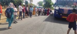 रिवर्स लेते समय मौत का रौंगटे खड़े कर देने वाला मंजर” : दीपक बस के नीचे कुचलकर कंडक्टर की दर्दनाक मौत