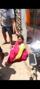 10 रुपए के लिए चलती ऑटो से कूदी महिला,सेमरिया में इंसानियत शर्मसार