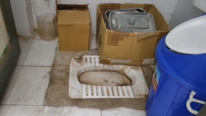 शौचालय सीट के बगल में रखा ड्रेसिंग सामान, पाली अस्पताल का VIDEO वायरल