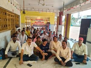 Sidhi news:संविदा कर्मचारियों की लगातार जारी है हड़ताल