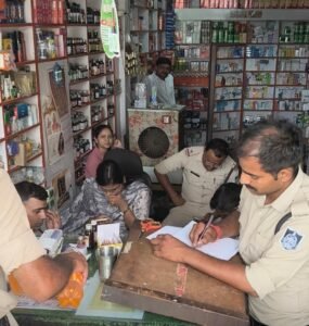 सेमरिया मे मेडिकल स्टोर पर प्रशासन का छापा, अमानक व एक्सपायरी दवाएं मिलीं, दुकान सील