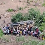 कैमूर की खाई में समाई तेज रफ्तार हाईवे गाड़ी, कोदौरा पहाड़ पर बड़ा हादसा, चालक के फंसे होने की आशंका, राहत-बचाव अभियान जारी