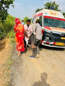 करियाझर के जंगल में तेज रफ्तार बाइक खाई में गिरी, तीन युवक घायल; एक की हालत गंभीर, रीवा रेफर