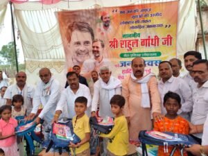 राहुल गांधी जी के जन्मदिवस पर जरूरतमंद बच्चों के बीच शैक्षणिक सामग्री एवं मिठाइयों का वितरण