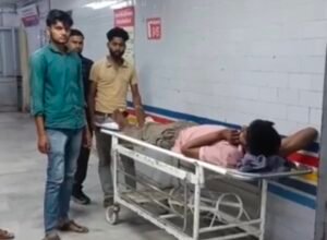 शराब के लिए रंगदारी नहीं मिली तो बरपा कहर! मनिकवार में दिनदहाड़े हमला, जेसीबी चालक का पैर टूटा