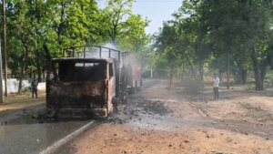 रात के सन्नाटे में धू-धू कर जला मालवाहक ट्रक, लाखों का सामान स्वाहा