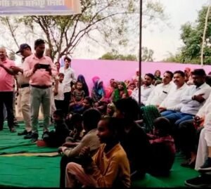 8 साल की बच्ची बोली- "पुलिस मारती है", SP संतोष कोरी ने प्यार से बदली सोच
