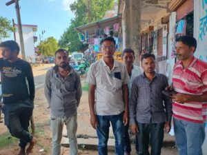 मेडरा पटवारी के समर्थन में उतरे सरपंच व ग्रामीण, निष्पक्ष जांच की मांग
