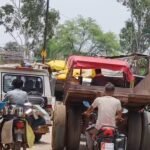 मड़वास बाजार में थाना प्रभारी का वाहन खड़ा होने से लगा जाम, वीडियो वायरल