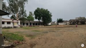दिखा खबर का असर,कन्या विद्यालय परिसर से हटाई गईं निर्माण सामग्री